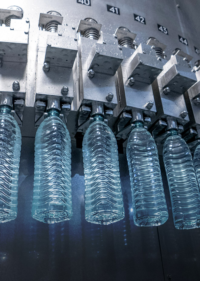 Plant & mechanical engineering Image of a KHS bottling plant